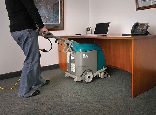 E5 Compact Low-Profile Carpet Extractor alt 6